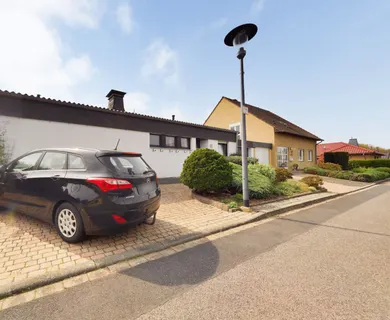 Barrierearmes Wohngefühl auf 137m²: Gepflegter Bungalow mit Souterrain-Plus & Garten-Oase