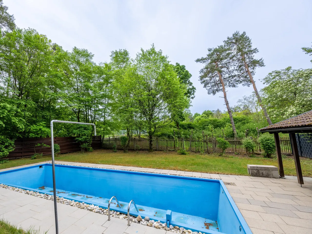Freibad mit Anbau