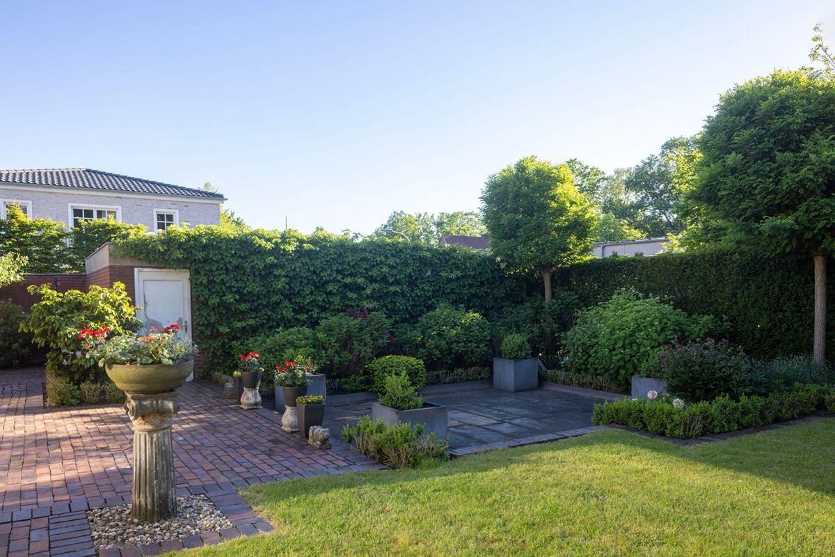 Die schöne Gartenanlage