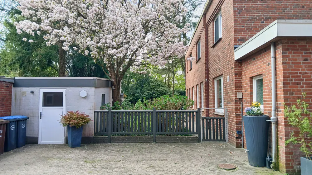 Blick zum Abstellgebäude