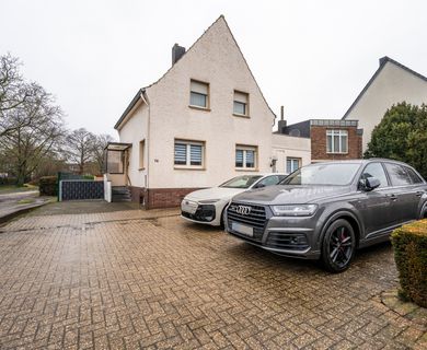 Zentrumsnahes Einfamilienhaus mit Anbau, Dachterrasse und großem Grundstück in Heinsberg