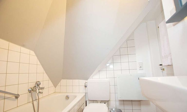 Exquisiter Altbau-Charme! Elegante Wohnung im Briller Viertel mit DSL und Gartensitzplatz - Foto 1