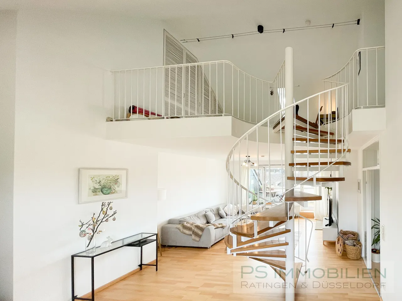 Lichtdurchflutete 3,5 Zi Maisonette-Wohnung mit 2 großen Balkonen direkt am Poensgen-Park - Photo 1