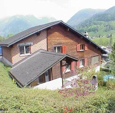 9 Zimmer-Einfamilienhaus