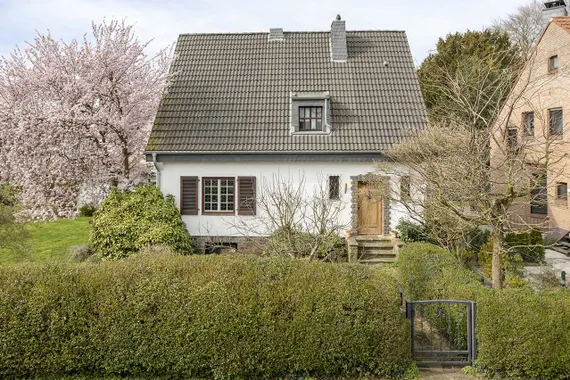 Freistehendes Einfamilienhaus auf sonnigem Eckgrundstück in Ratingen-Süd