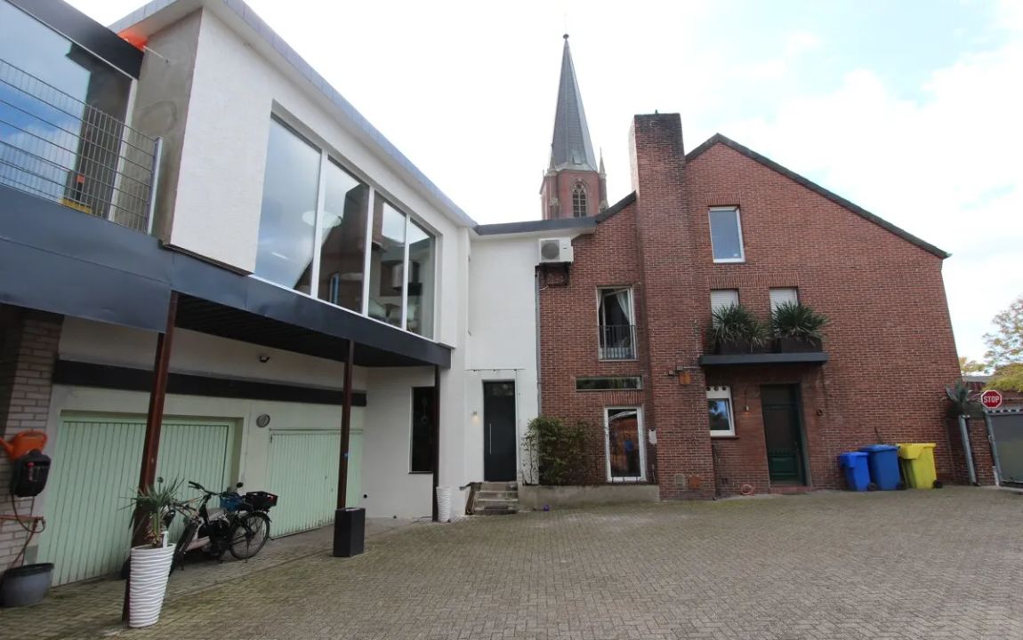 Nettetal-Schaag: Kernsaniertes 6-Familienhaus mit 485 m² Wohnfläche und ca. € 60.570,– Netto-KM
