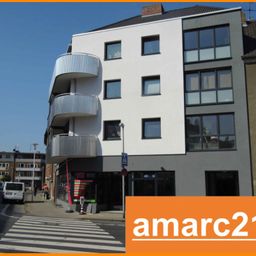 Mittendrin! In ruhigem Haus mit riesiger Dachterrasse.
1. OG. -PROVISIONSFREI-