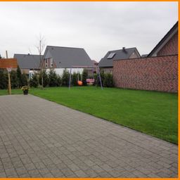 junges Energiesparhaus (2008) in ruhiger Wohnsiedlung.