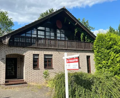 Freistehendes Einfamilienhaus in ruhiger Sackgassenlage – veredelter Rohbau in sehr guter Lage