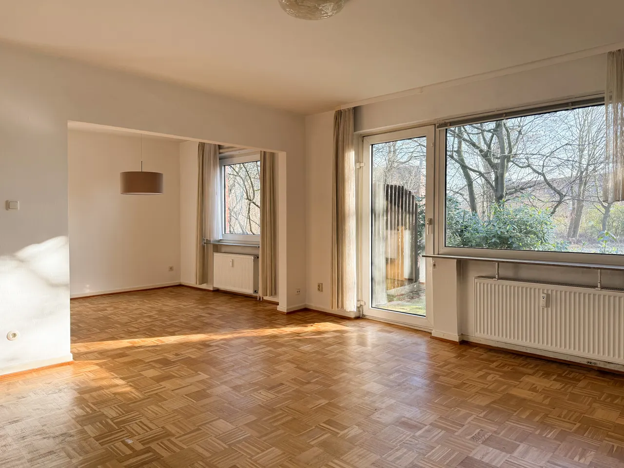 Großzügiger Wohn- Essbereich