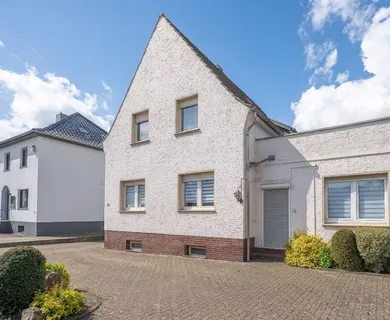 Zentrumsnahes Einfamilienhaus mit Anbau, Dachterrasse und großem Grundstück in Heinsberg