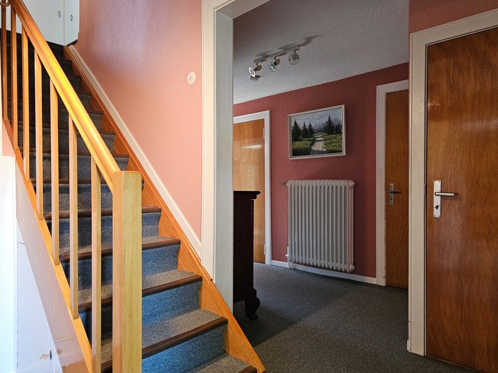 Diele mit Treppe ins Dachgeschoss