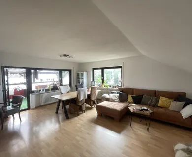 69 m² zum Wohlfühlen – Dachgeschosswohnung mit Stellplatz - Photo 2