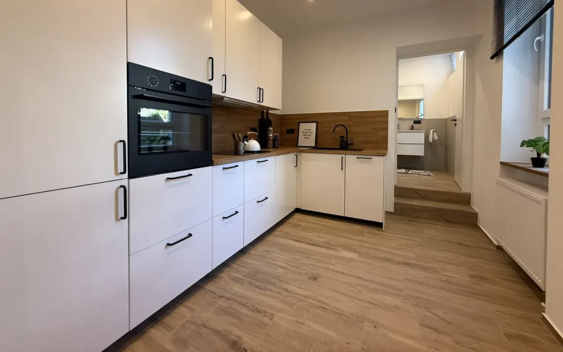 Sanierte 3-Zimmer-Wohnung mit neuer Einbauküche und Terrassennutzung in Vallendar