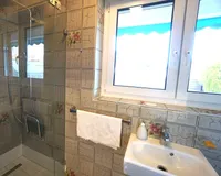 Gäste-WC mit Dusche