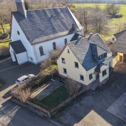 Einfamilienhaus mit großem Nebengebäude – großzügiges Grundstück inklusive!