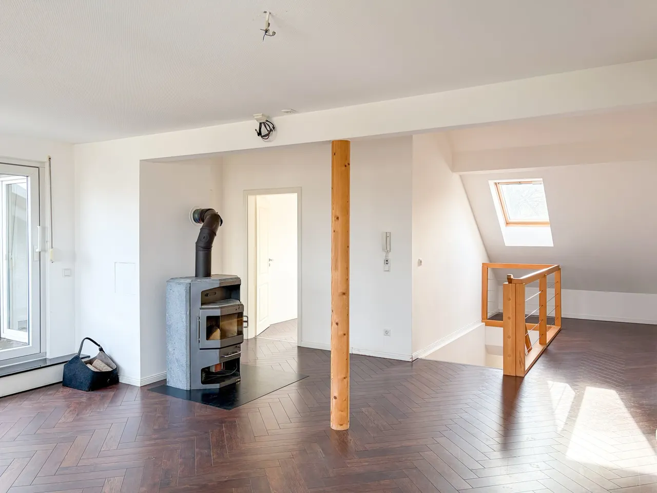 Lichtdurchflutetes Wohnzimmer 