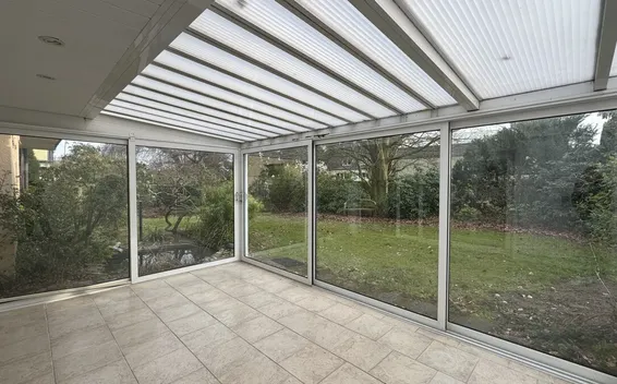 Modernisierte, lichtdurchflutete Erdgeschosswohnung mit Wintergarten & Garten in Essen-Schönebeck