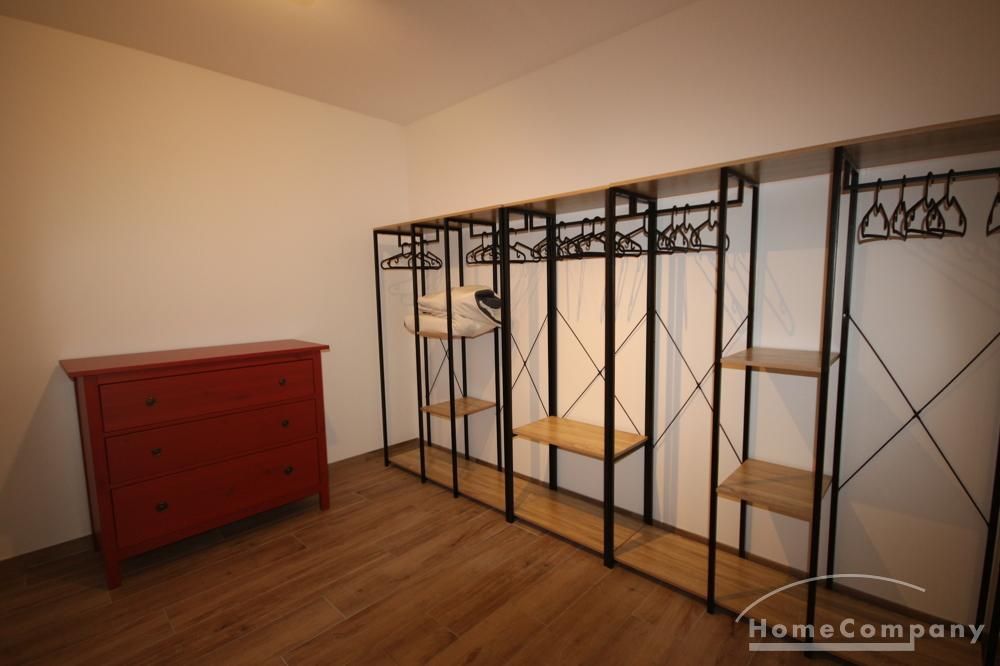 Grossz&uuml;giges Ankleiderzimmer