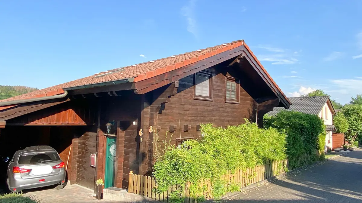 SCHÖNES TIROLER HOLZHAUS IM FERIEN- UND FREIZEITPARK KRÄWINKEL IN RADEVORMWADL MIT KAUFGRUNDSTÜCK