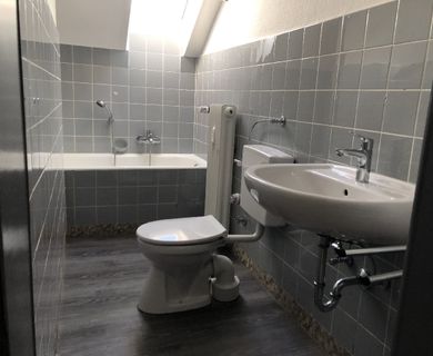 Schöne geräumige 2-Zimmer im Dachgeschoss einer Jugendstilvilla - Foto 2