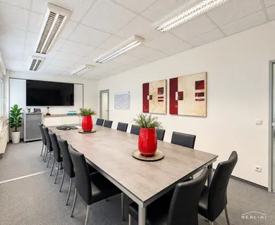 ATTRAKTIVE BÜROFLÄCHEN AUF ZWEI ETAGEN – CA. 270 M² IN GREFRATH ZU MIETEN!