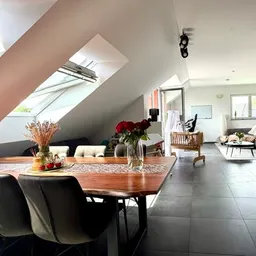 Großzügige 2-Zimmer-Wohnung im 2.OG mit schönem Balkon und Pkw-Stellplatz