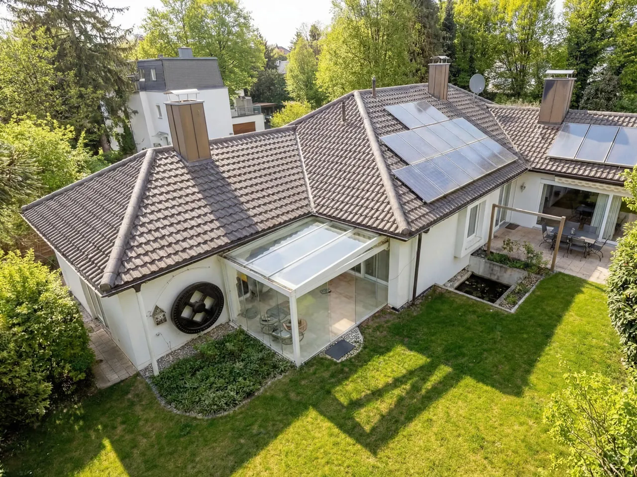 Hausansicht - Garten mit Südausrichtung (KI-Frühling)