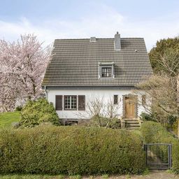 Freistehendes Einfamilienhaus auf sonnigem Eckgrundstück in Ratingen-Süd