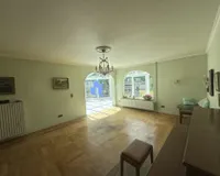Wohnbereich mit Blick in den Wintergarten