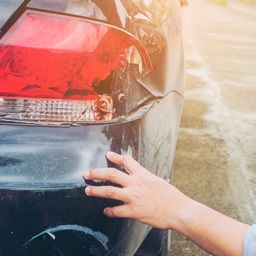 Fahrstreifenwechsel: Wann drohen Bu&szlig;geld, Punkte und Haftung nach einem Unfall?