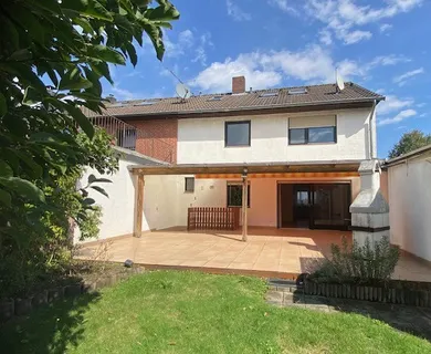 VERKAUFSSTART: Doppelhaushälfte in bester Lage von Hitdorf mit schönem Garten und großer Garage