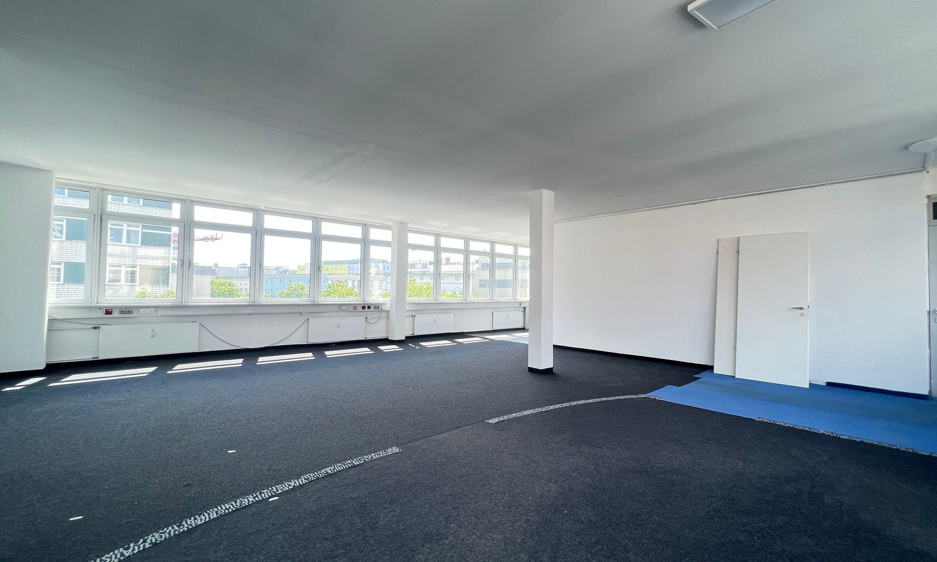 Lichtdurchflutete Büroetage in zentraler City West Lage!