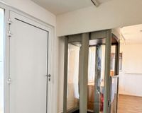 barrierefreier zusätzlicher Eingang im Obergeschoss mit Aufzug