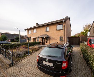 Familienfreundliche Doppelhaushälfte in Titz mit zusätzlicher Nutzfläche für Kinder & Home-Office