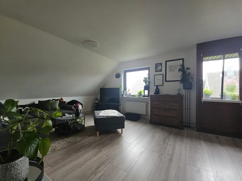 Wohnzimmer Wohnung oben rechts, Ansicht 1