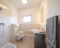 Gäste WC Hinterhaus KI generiert
