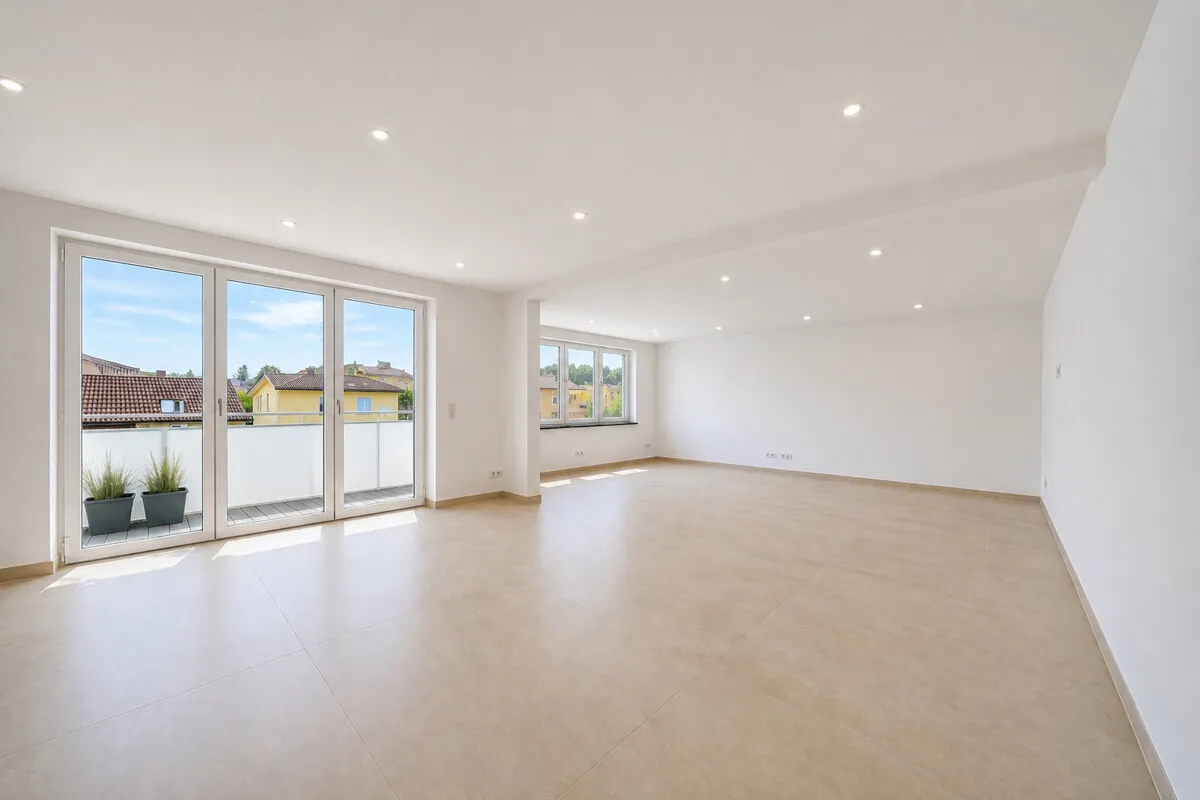 Wohn- Essbereich mit Balkon