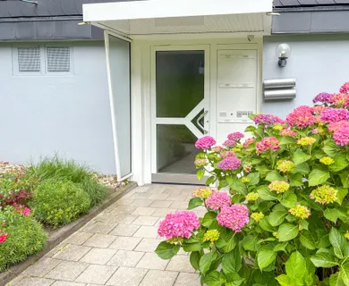 Ihr neuer Wohlfühlort: Lichtdurchflutete Wohnung mit zwei Loggien am beliebten Büttenberg - Photo 1