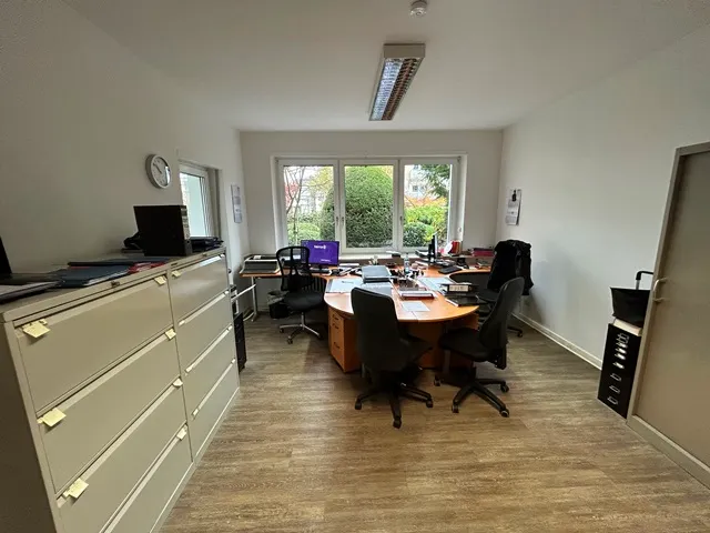 Attraktive Bürofläche in gepflegtem Gebäude mit Gartennutzung