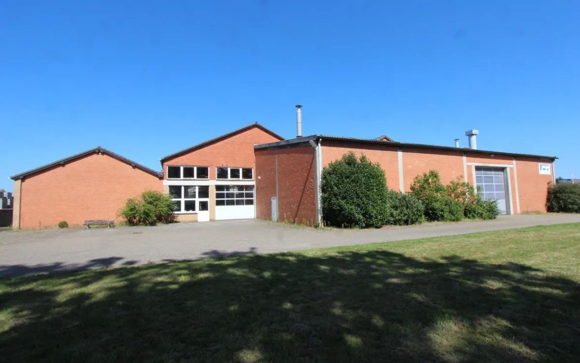 Nettetal: Ca. 1.823 m² Produktions- und Lagerfläche, Büro/ Sozialfl. mit ca. 2.500 m² Baugrundstück
