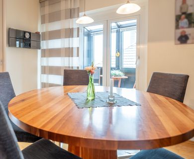 Haus‑in‑Haus‑Charakter: stilvolle 5‑Zimmer‑Maisonette mit Balkon und viel Raum zur freien Entfaltung - Photo 5