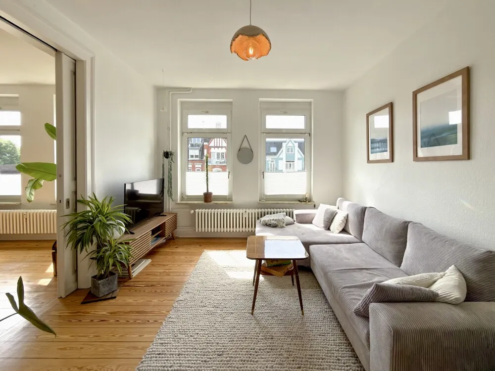 .Wohnzimmer mit Kassettentür