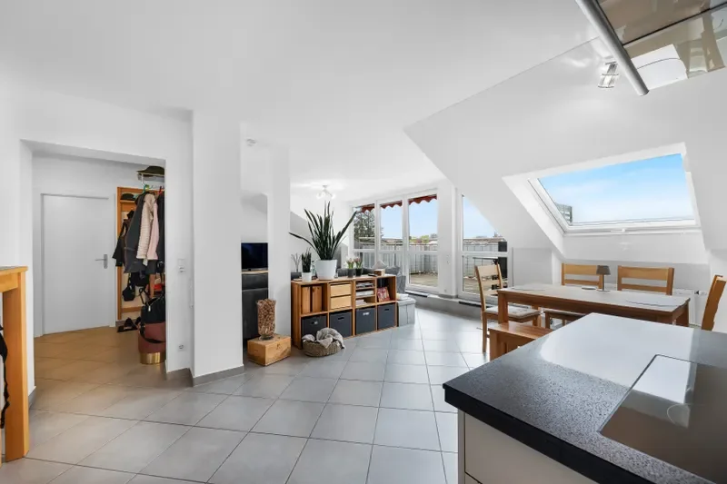 Blick Richtung Dachterrasse und Wohnbereich