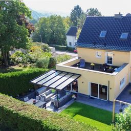 Oberkassel saniertes, erweitertes Familiehaus in begehrter Lage mit toll angelegtem Garten