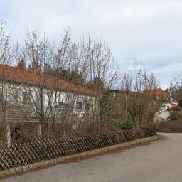RESERVIERT : Einfamilienhaus (mit Einliegerwohnung neu renoviert)