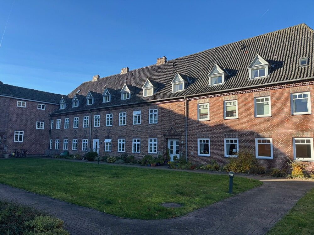 Der Innenhof des Mehrparteienhauses...