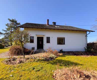 Gepflegtes Einfamilienhaus mit Garage und weitläufigem Grundstück nahe Waldbröl!