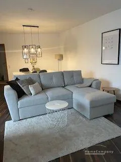 Charmante möblierte 2-Zimmer-Wohnung mit Balkon & Tiefgaragenstellplatz in Köln-Holweide