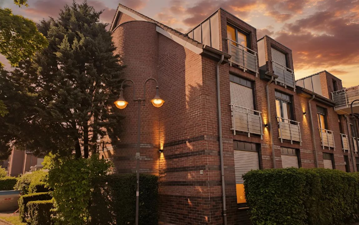 MODERNE, BEZUGSFREIE 3 ZIM.-ETW IM HERZEN VON KAARST MIT TIEFGARAGENSTELLPLATZ